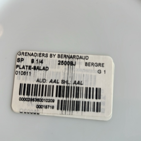 Bernardaud LIMOGES, France Happy Holidays Grenandiers NEW salad plate. 1 of 8. - Picture 2 of 5